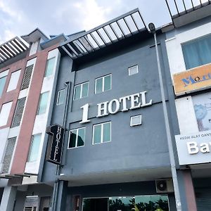 1 Hotel Mahkota Cheras